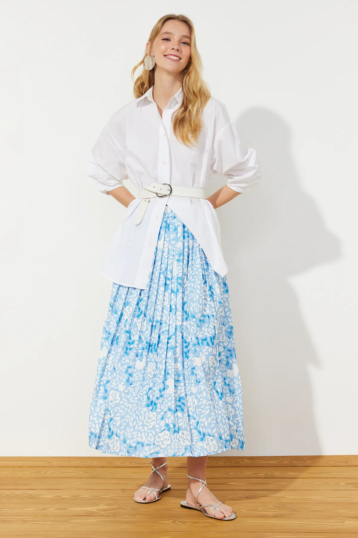 Trendyol Modest  Blauer, mehrfarbiger, breiter, plissierter Webrock mit elastischem Bund TCTSS23EE00026