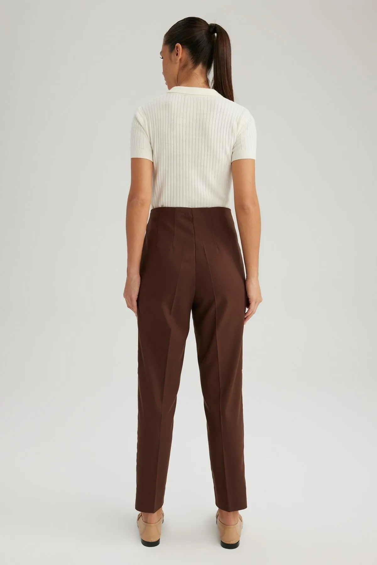 DeFacto  Slim Fit Hose mit hoher Taille und kurzem Bein und Taschen A5197ax23wn