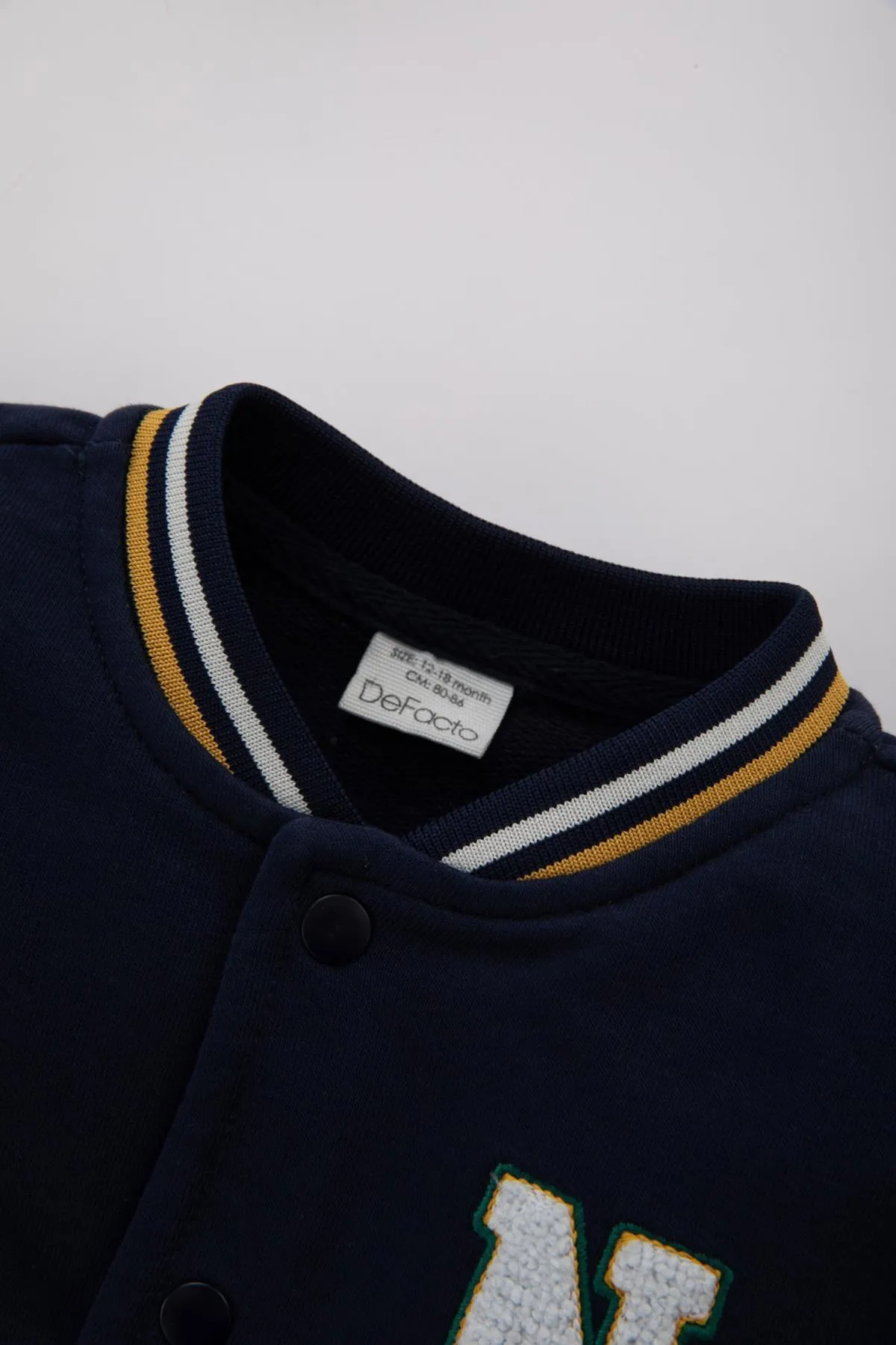 DeFacto  Bedruckte Strickjacke mit College-Kragen für Babys (J) B8542a524sp