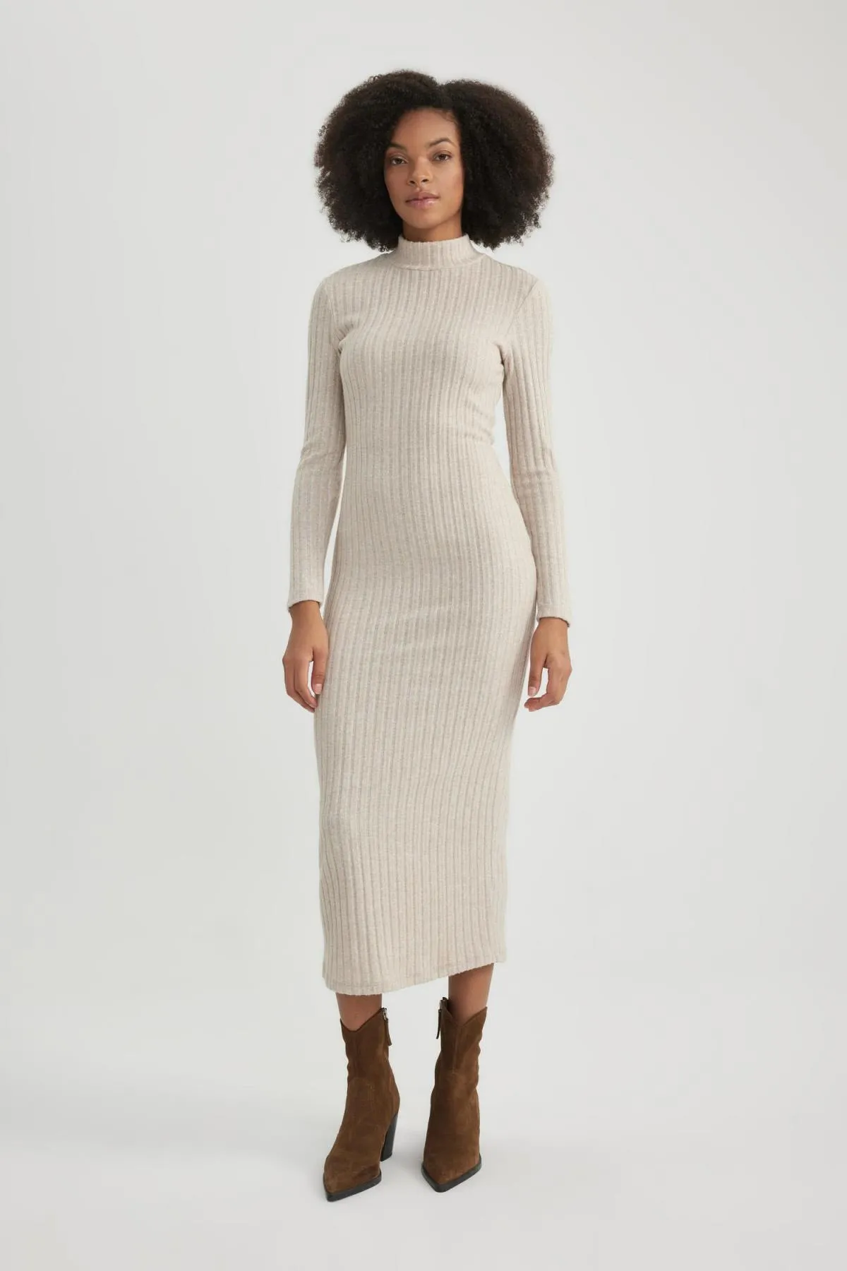 DeFacto  Figurbetontes Maxikleid mit halbem Rollkragen und langen Ärmeln B8602ax23wn