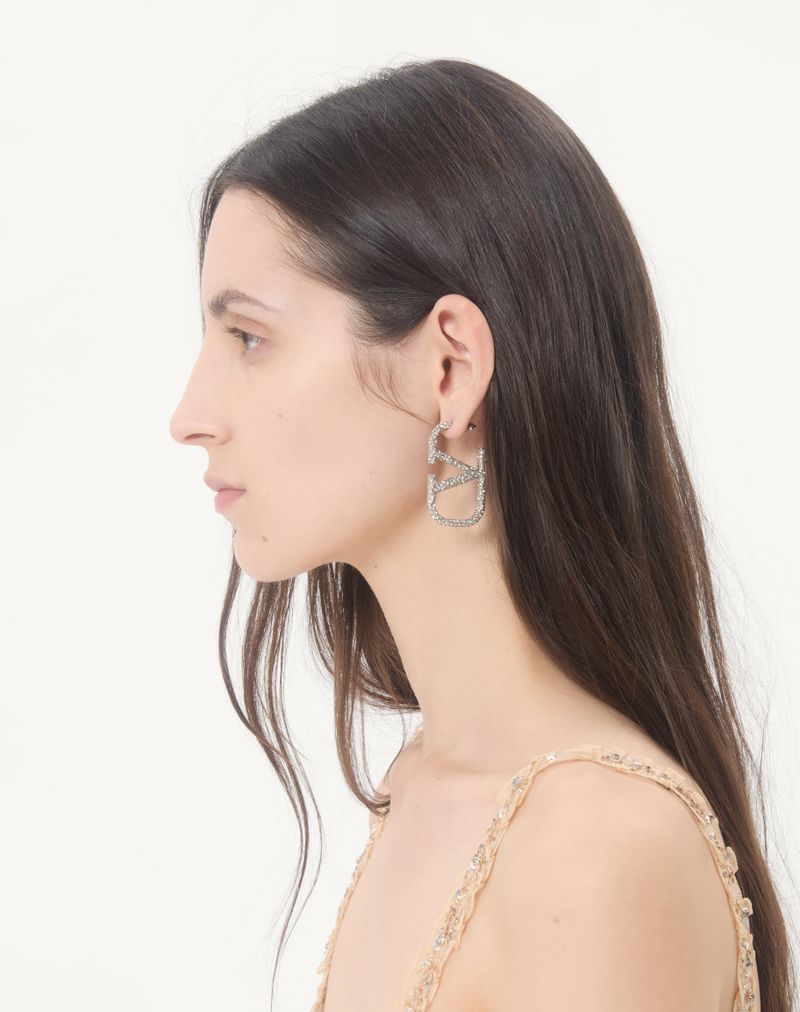 Brincos com a assinatura VLogo em metal e cristais Swarovski®