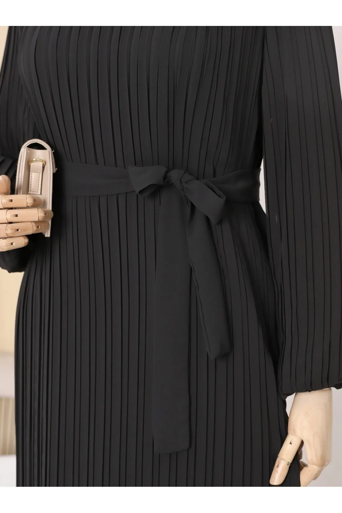 Modamorfo  Plissiertes Kleid mit vorderem Gewand, Ärmeln und Body