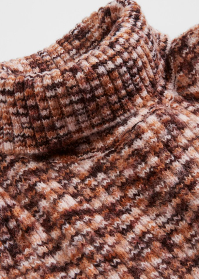 Strickkleid mit Rollkragen aus recyceltem Polyester