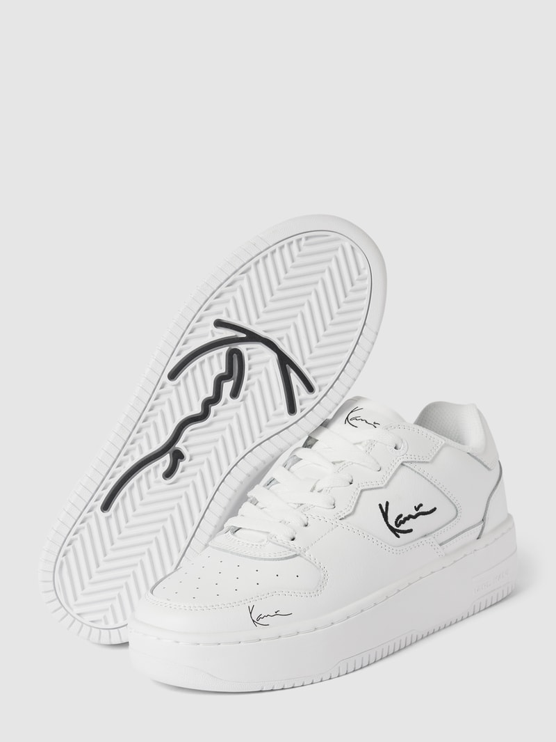 Sneaker mit Label-Stitching in weiß