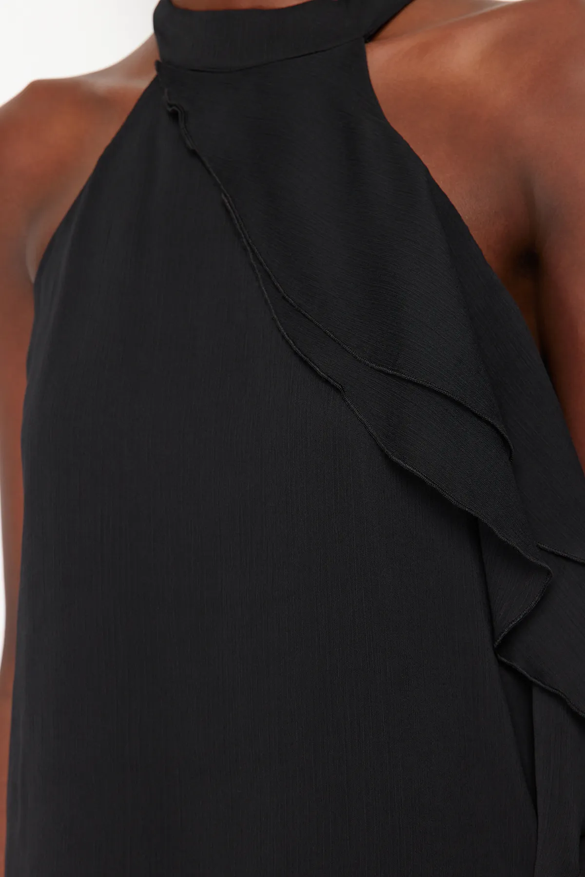 Trendyol Collection  Schwarze ungefütterte gewebte Chiffonbluse mit Rüschen TPRSS24BZ00027