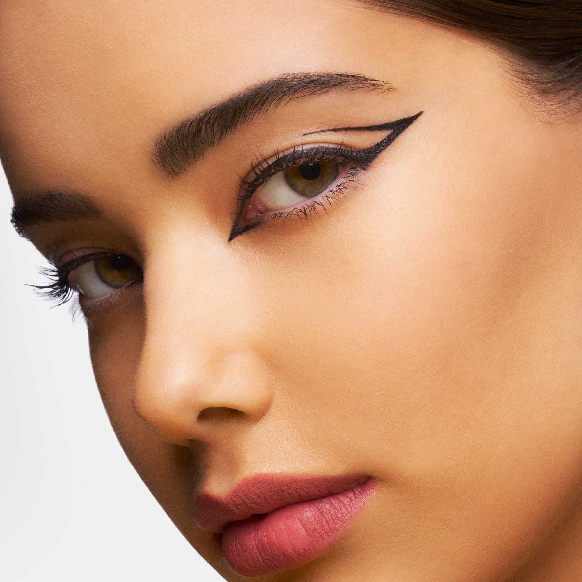 Occhi Everink Liner Eyeliner liquido con punta ultra precisa con tenuta fino a 24 ore - Eyeliner