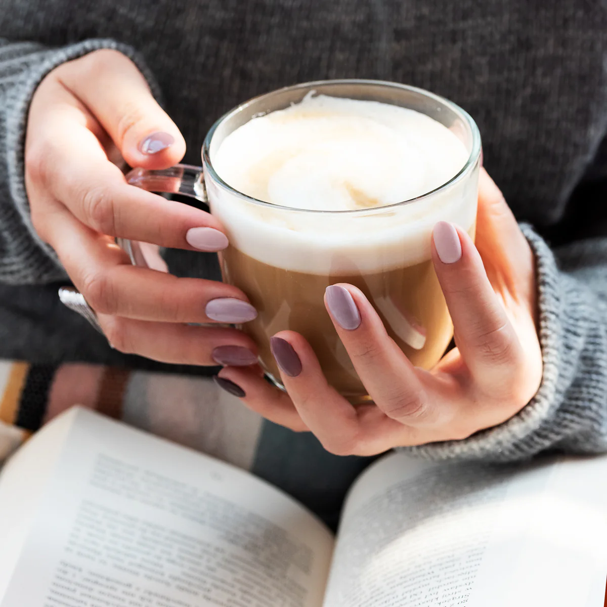 UV gél lak Chocolate&Latte semi-permanentný lak na nechty - gélový efekt