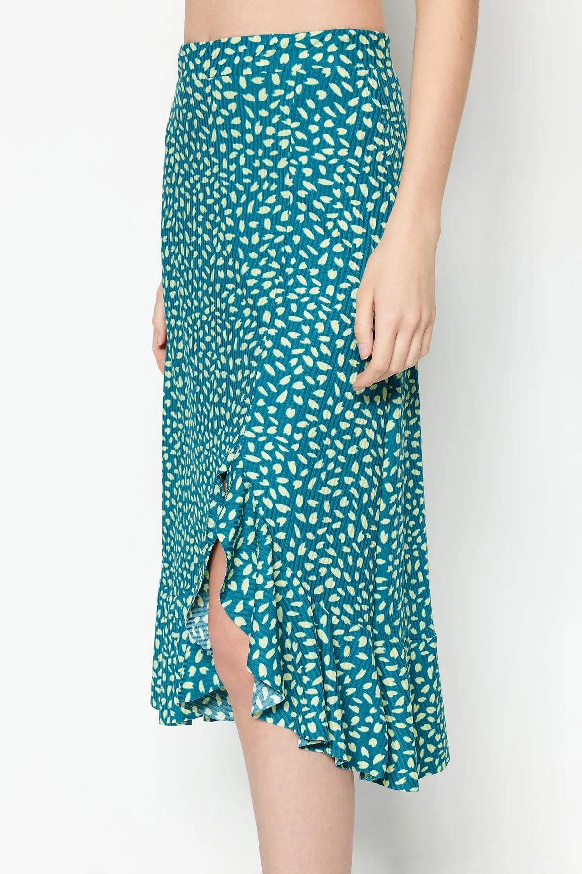 Trendyol Collection  Grün bedruckter High Waist Midi Stretch Strickrock mit Raffung und Volant TWOSS21ET0029