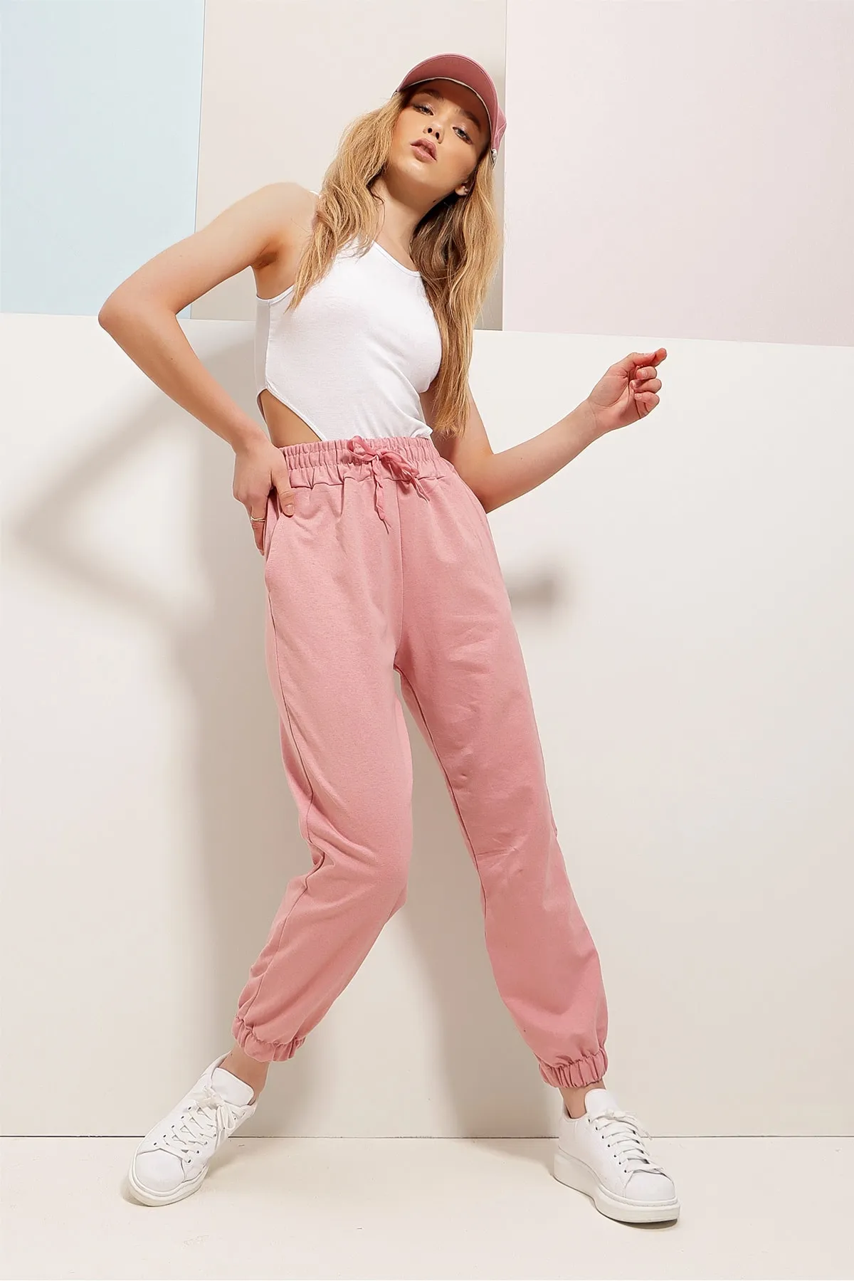 Trend Alaçatı Stili  Elastische Jogginghose mit zwei Fäden in Dusty Rose für Damen ALC-Y2933