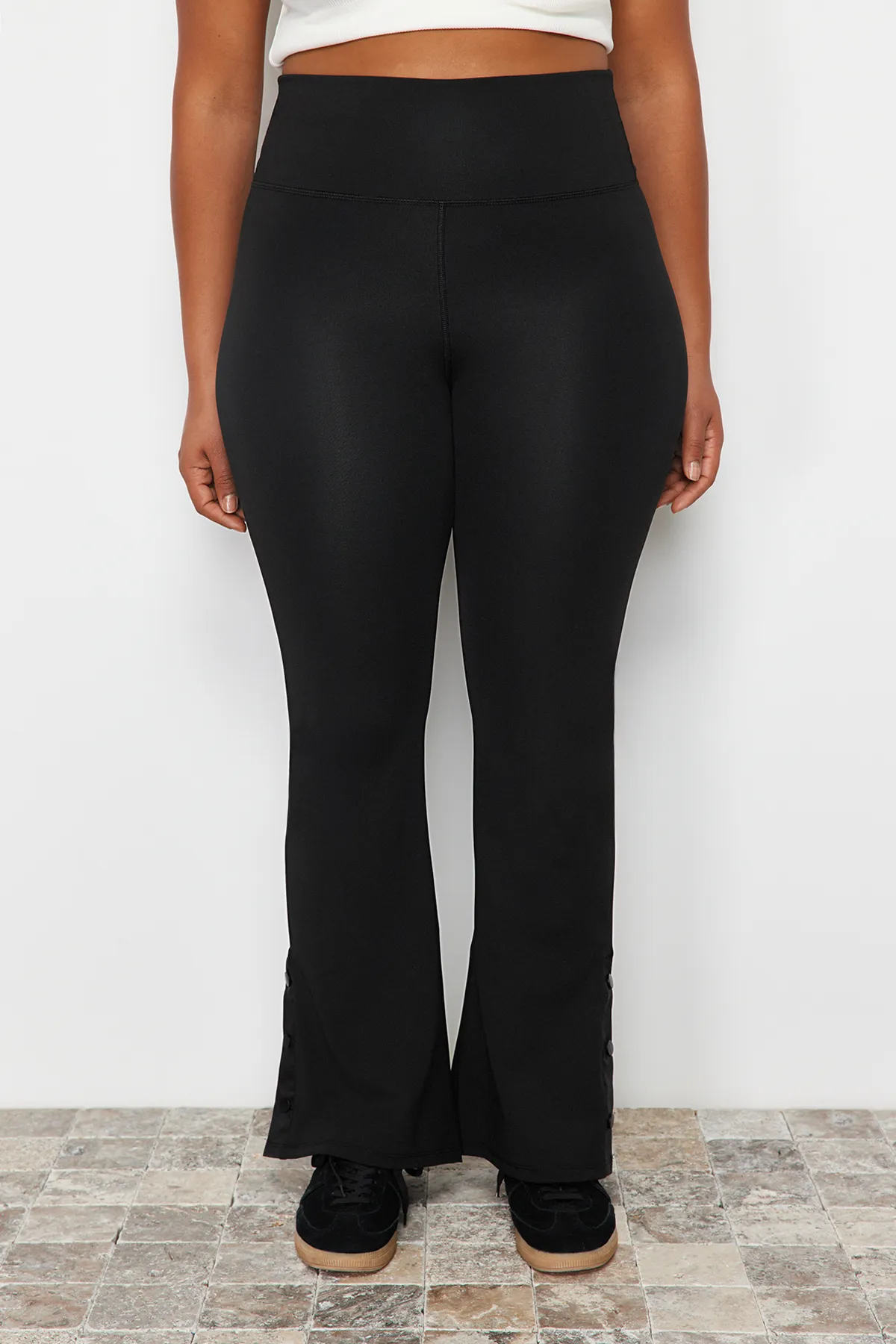 Trendyol Curve  Schwarze Recovery-Beinstollen, detaillierte spanische Bein-Sport-Leggings TBBSS24AJ00000