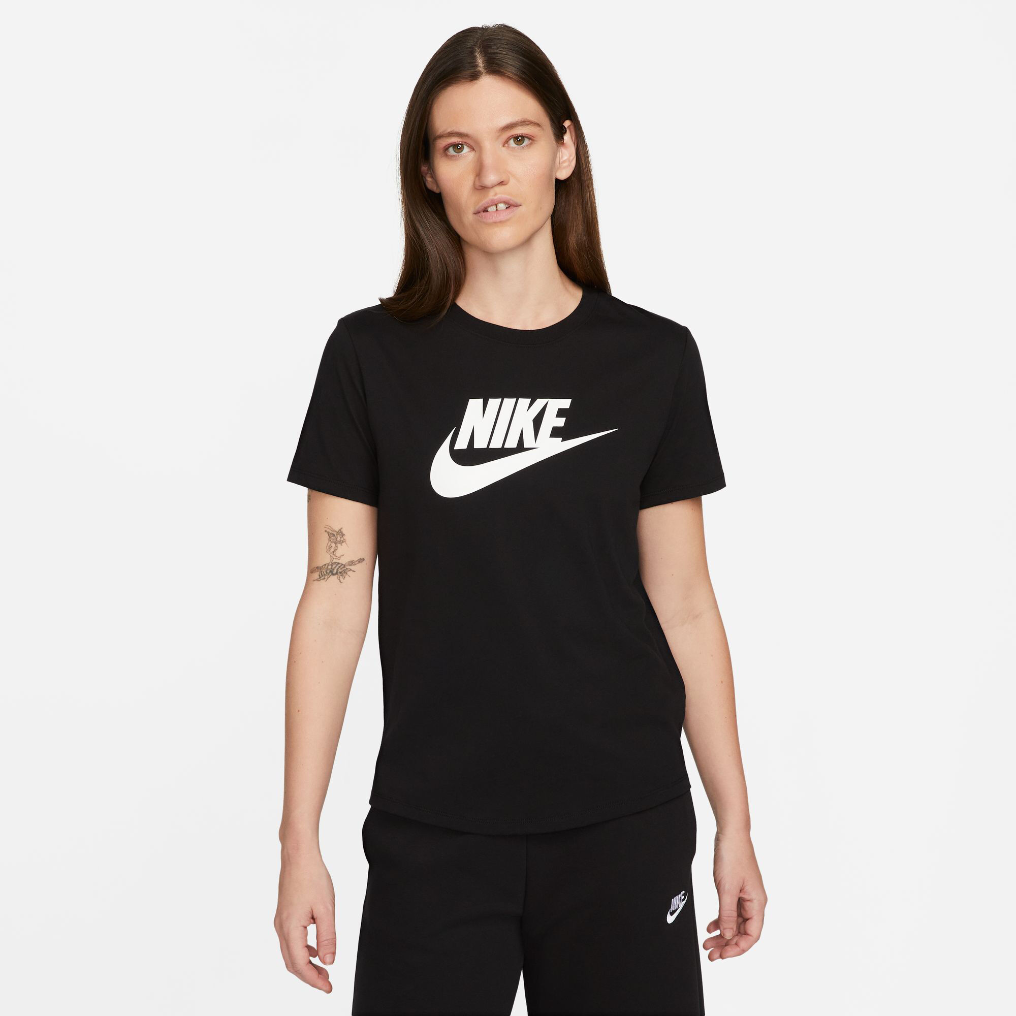 New Sportswear Essential Icon Futura T-Shirt Damen - Schwarz
