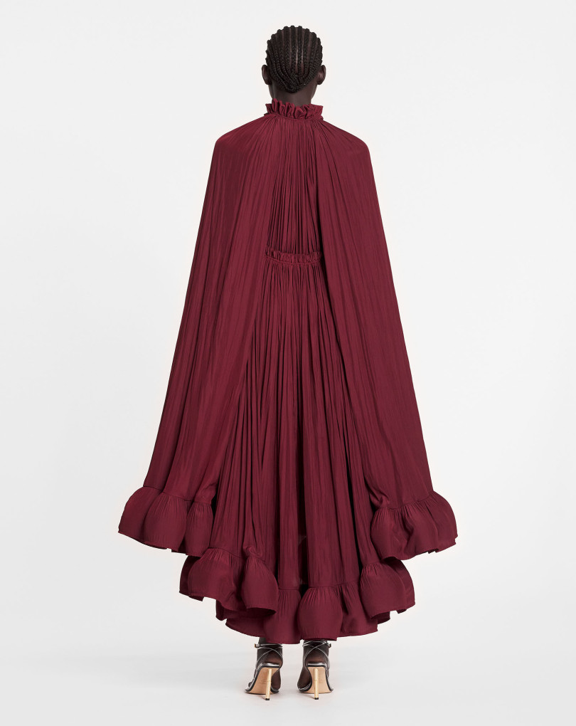 ROBE LONGUE À VOLANTS EN CHARMEUSE