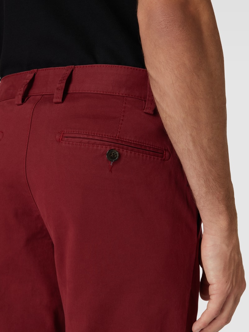 Chino mit französischen Eingrifftaschen in bordeaux rot
