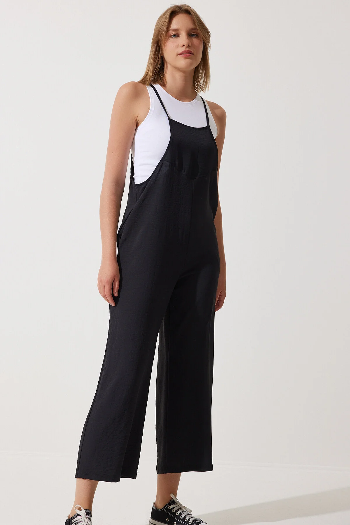 Happiness İstanbul  Schwarzer Gärtner-Jumpsuit mit Taschen für Damen DD00910