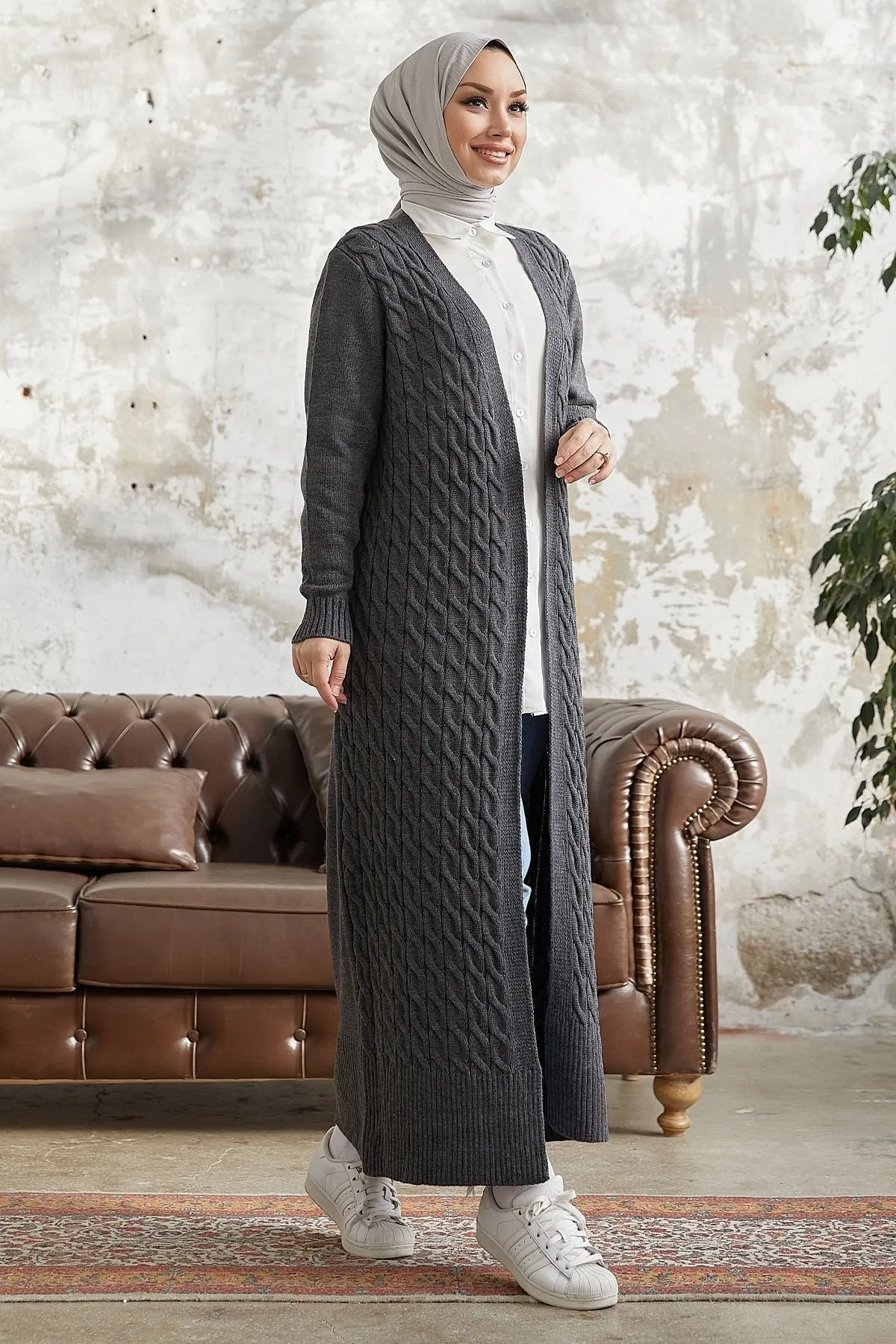 InStyle  Lange Strickjacke mit Jolie-Knit-Muster – Anthrazit