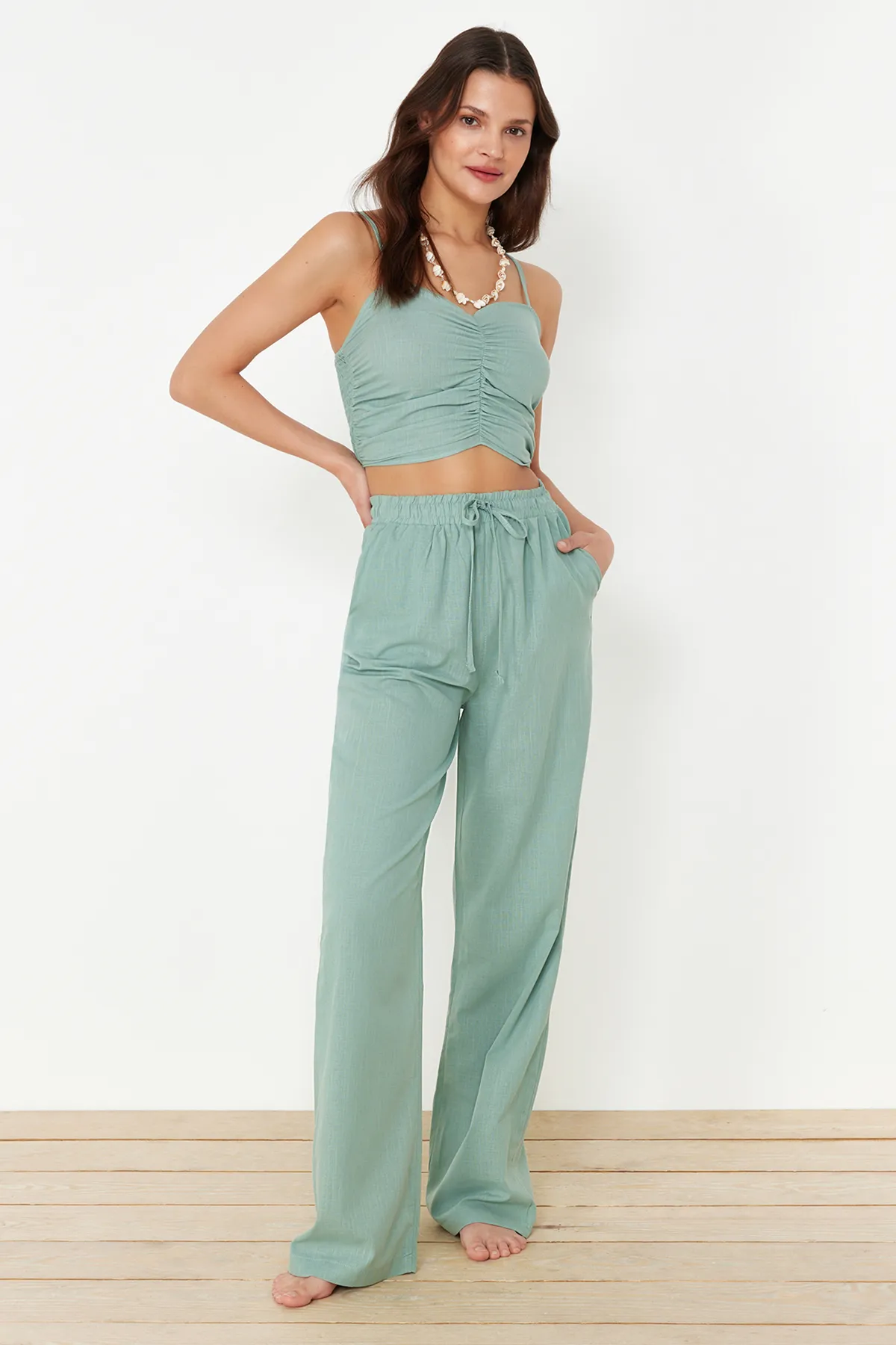 Trendyol Collection  Mintgrünes gewebtes Blusen-Hosen-Set TBESS24AU00076