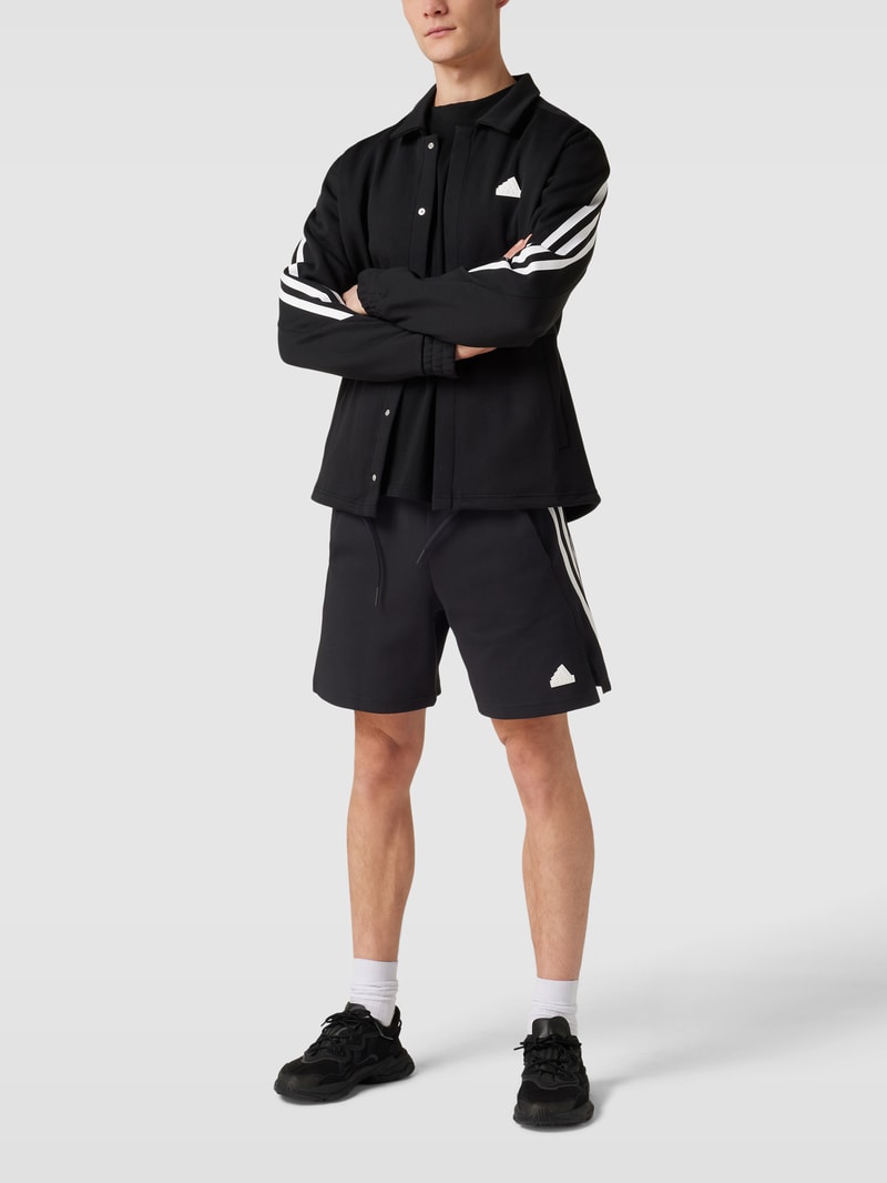 Sweatshorts mit Label-Print in schwarz