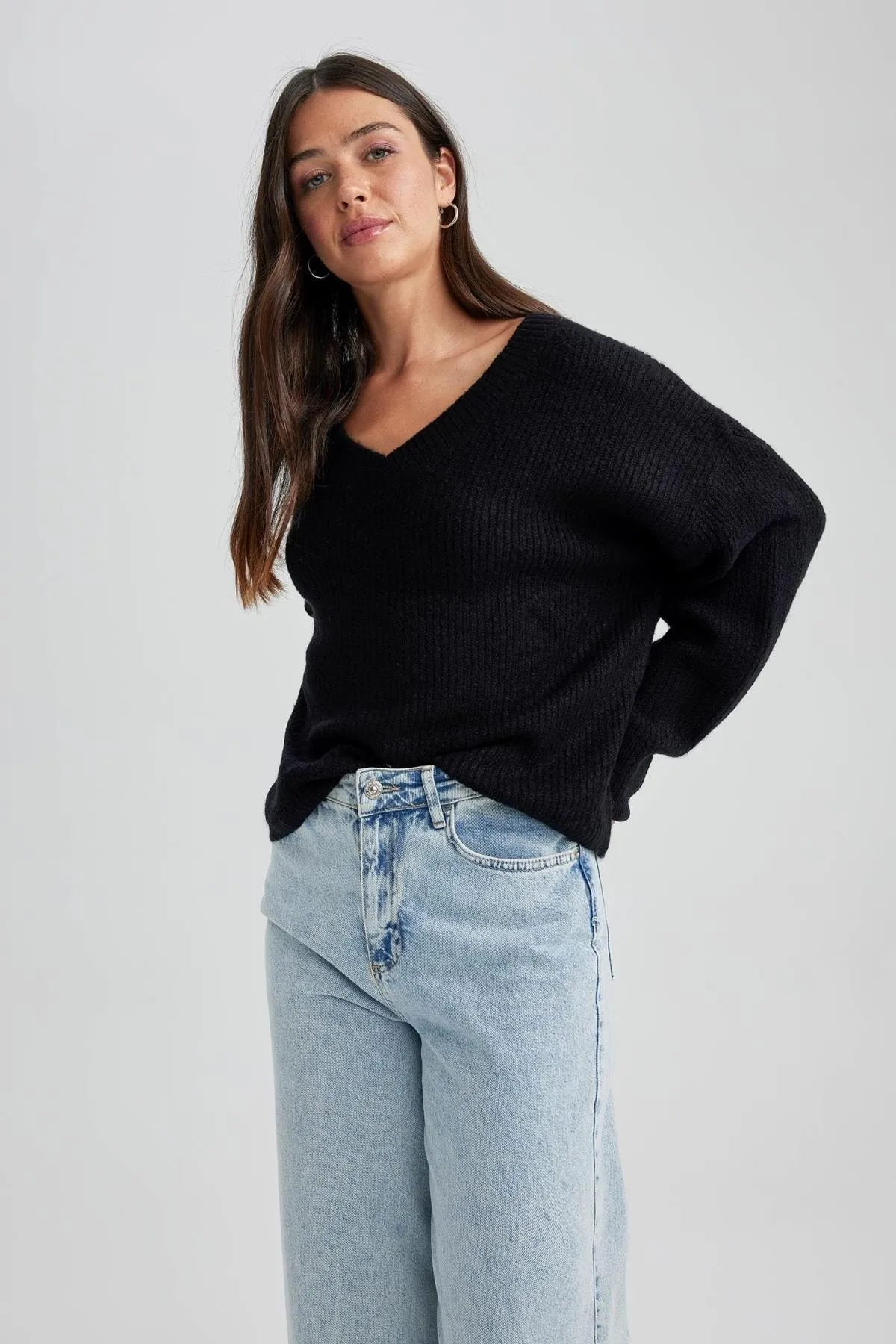 DeFacto  Pullover mit V-Ausschnitt und Oversize-Passform A3890ax23wn