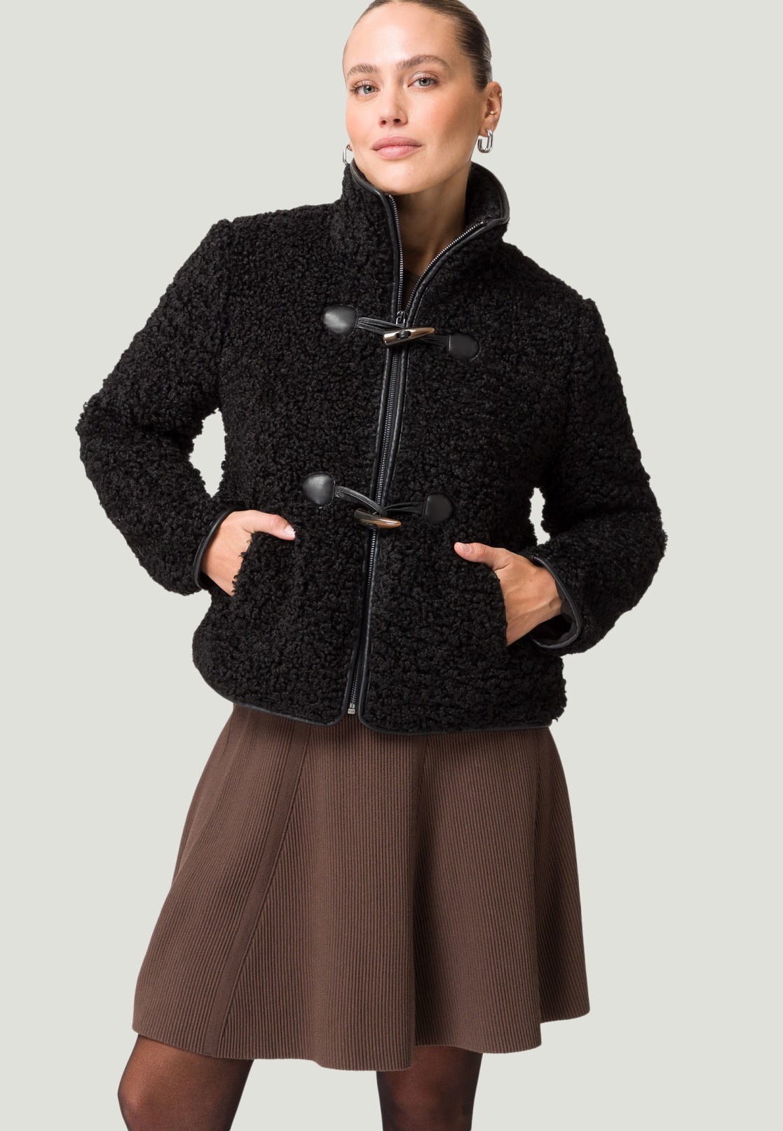 Teddyfelljacke mit Knebelknöpfen