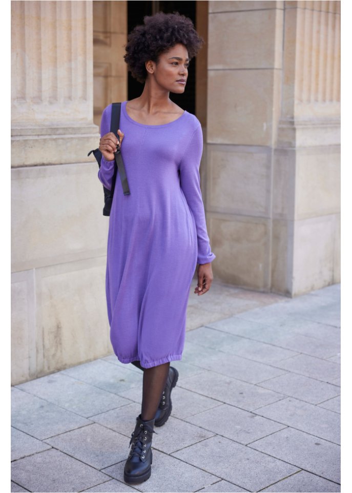 Feinstrickkleid in O-Silhouette, knieumspielend