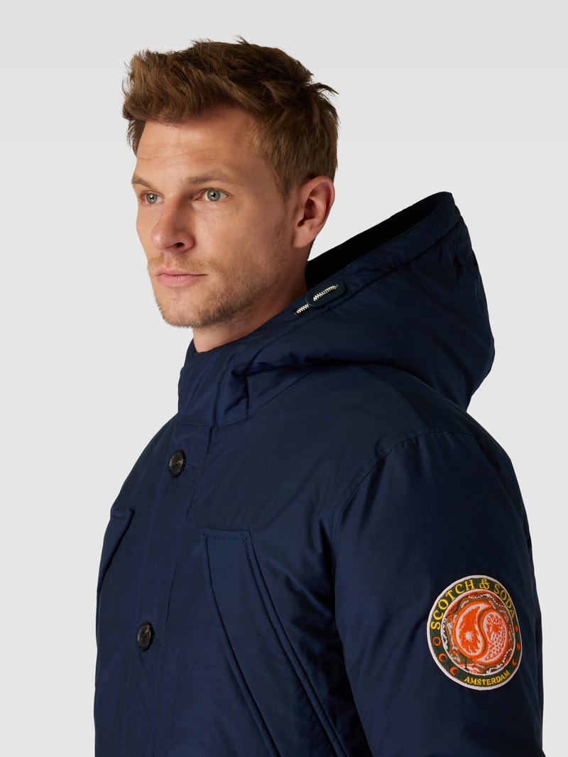 Parka mit Label-Patch in marineblau