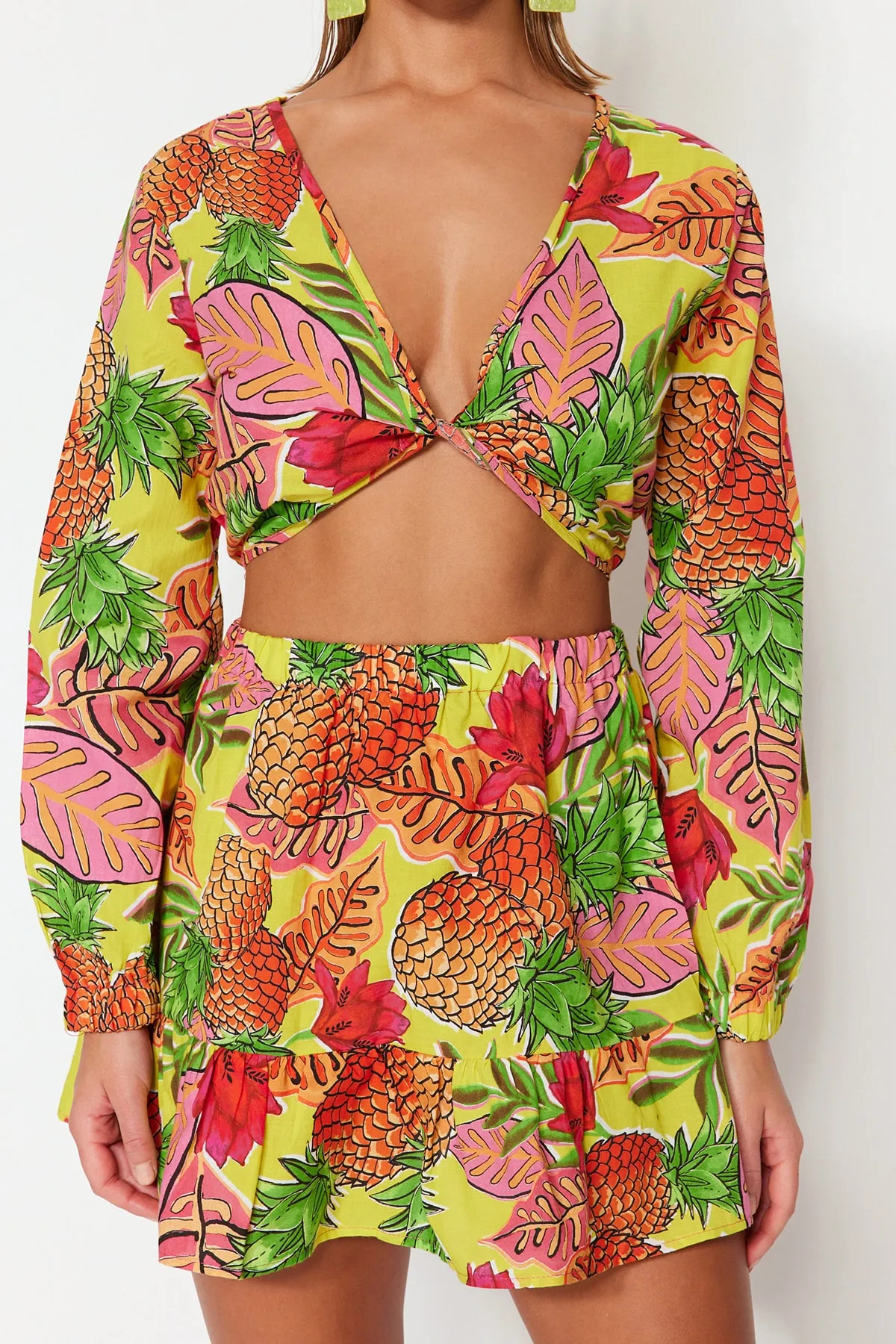 Trendyol Collection  Blusen-Rock-Set aus 100 % gewebter Baumwolle mit Fruchtmuster TBESS23AU00009