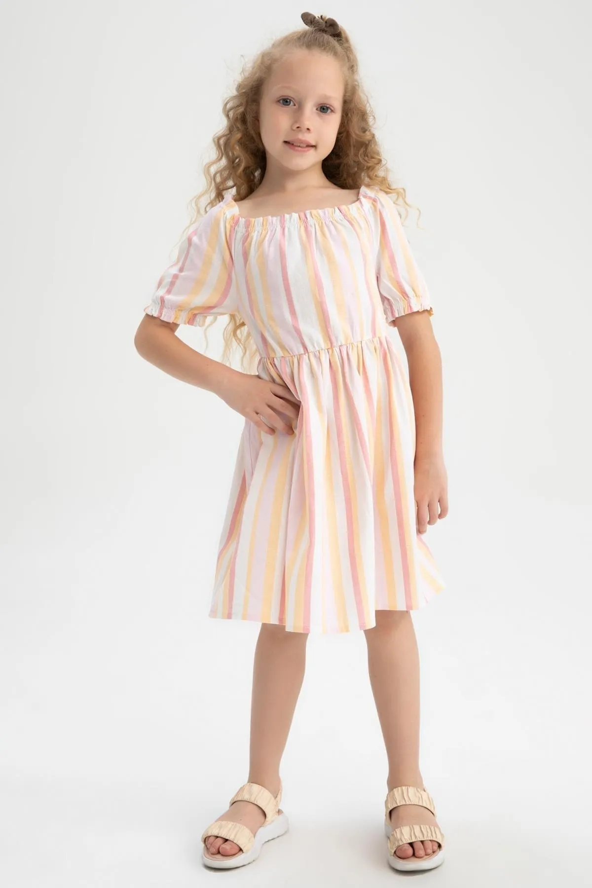 DeFacto  Gestreiftes Kurzarmkleid aus Baumwollleinen für Mädchen W7755a622sm