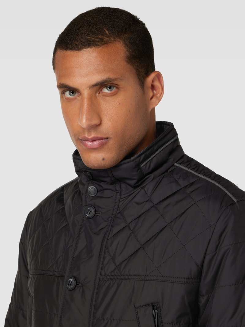 Steppjacke mit Stehkragen in schwarz