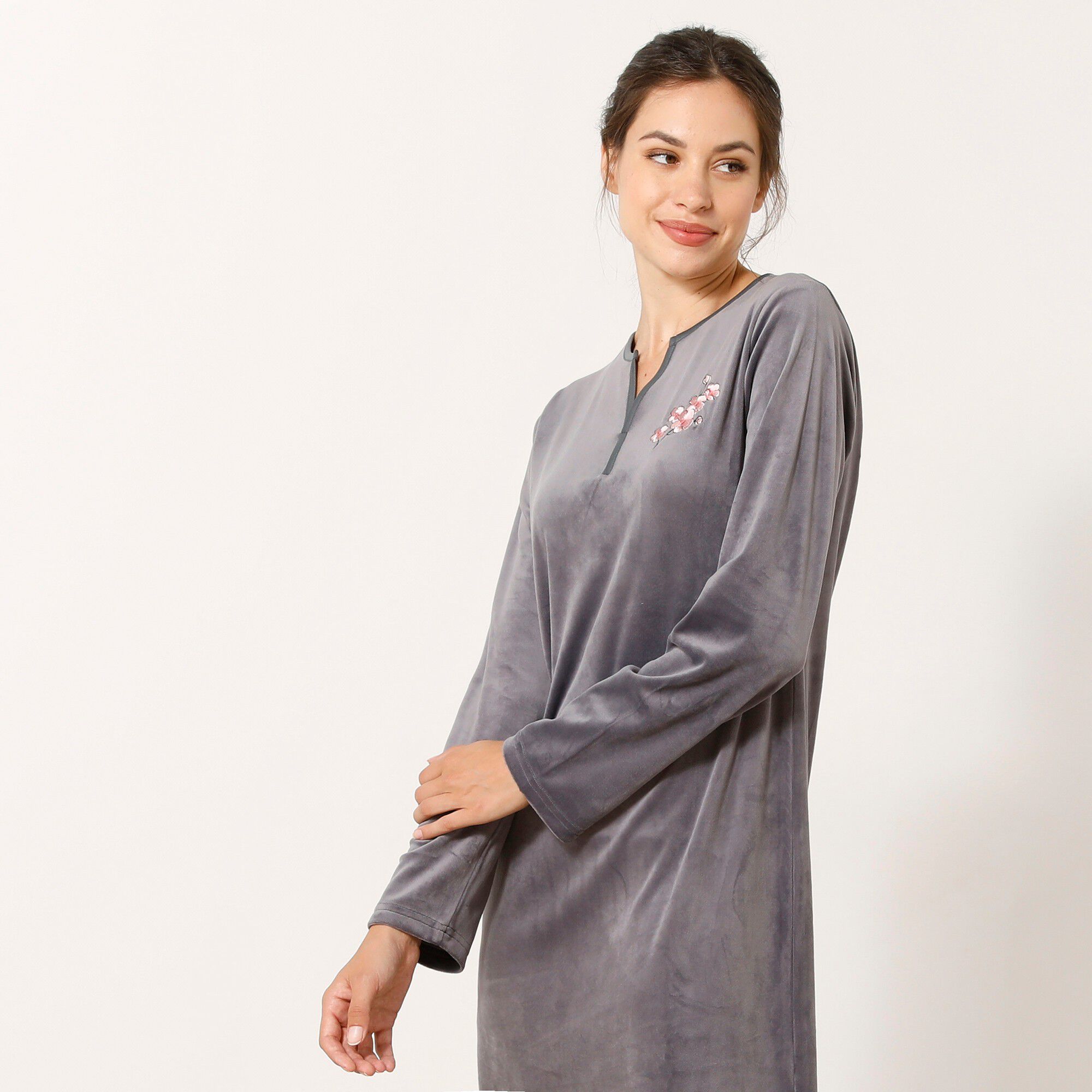 Chemise de nuit velours brodé