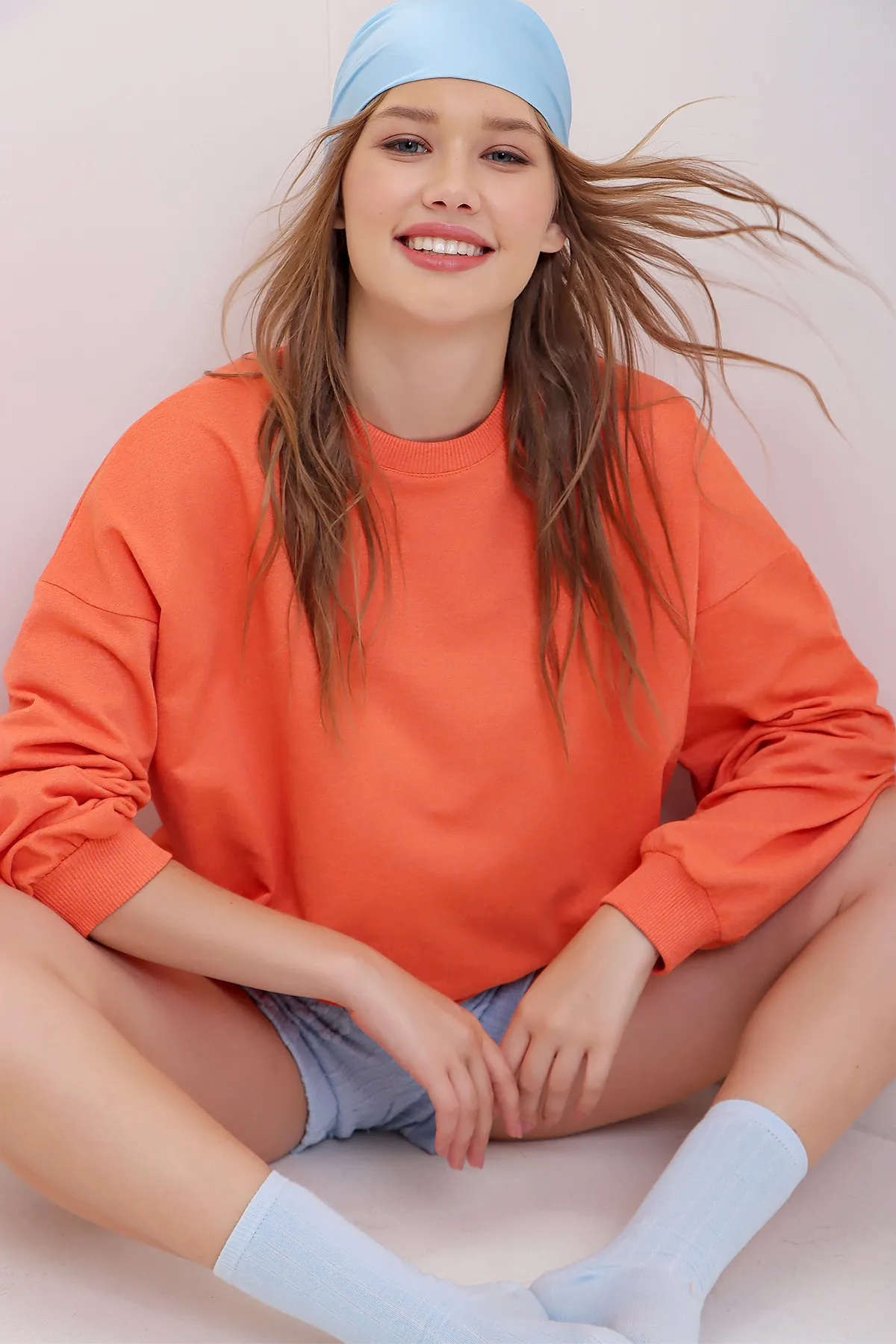 Trend Alaçatı Stili  Oranges Oversize-Sweatshirt mit Rundhalsausschnitt für Damen ALC-669-001