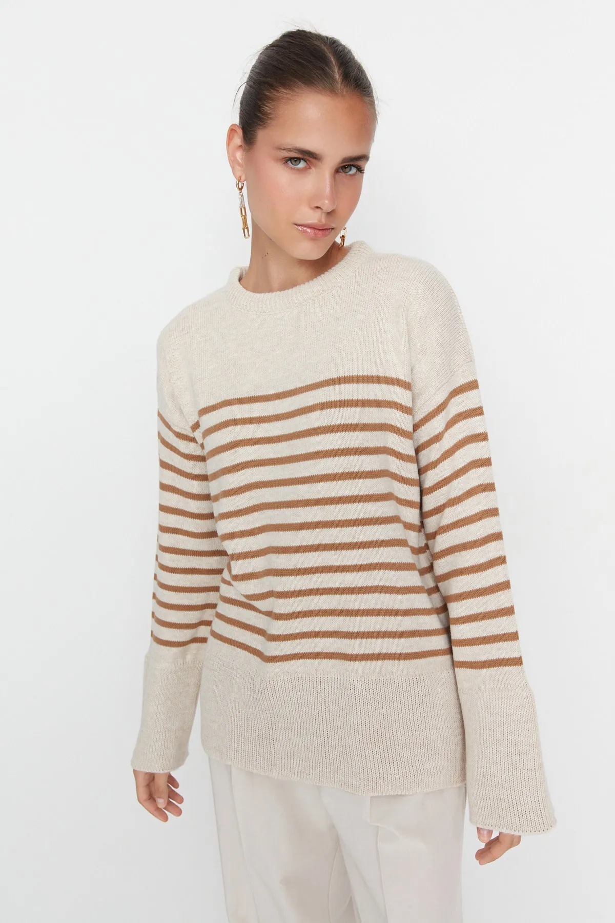 Trendyol Collection  Beiger Strickpullover mit Streifen in weiter Passform TWOAW23KZ01031