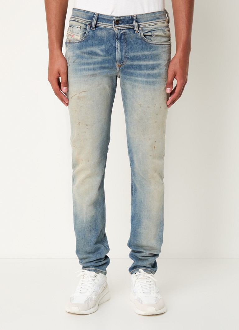 Jeansy Diesel Sleenker 1979 Jean, dopasowany krój, przetarcia.