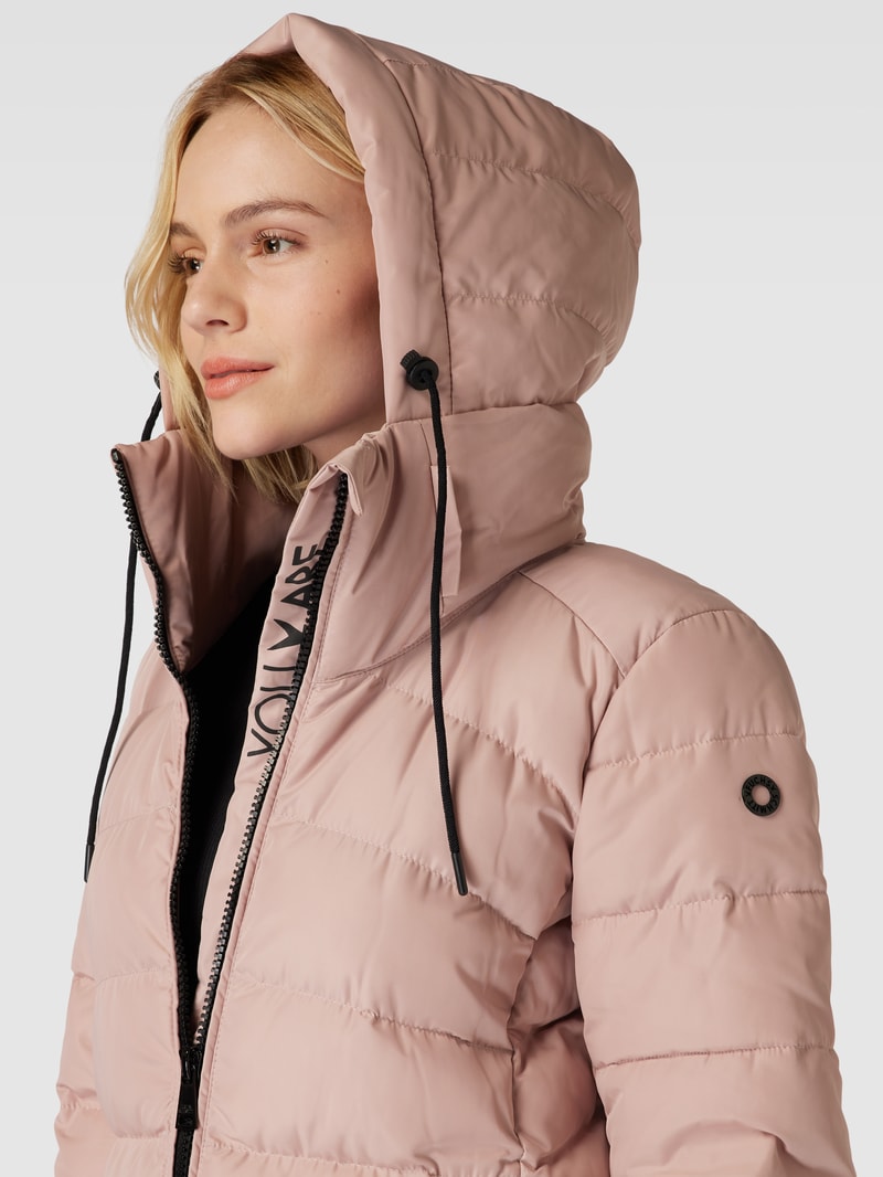 Steppjacke mit Label-Patch in rosa
