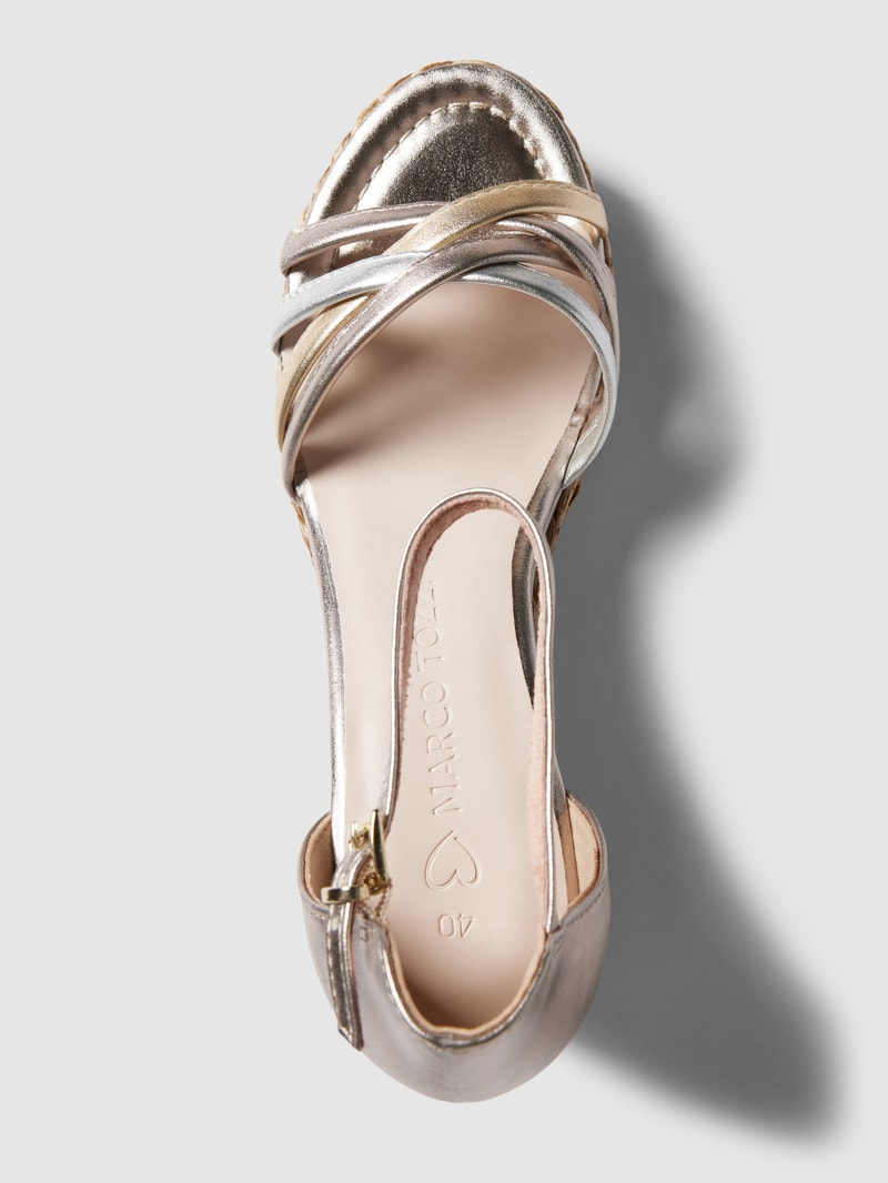 Wedges im Metallic-Look in gold