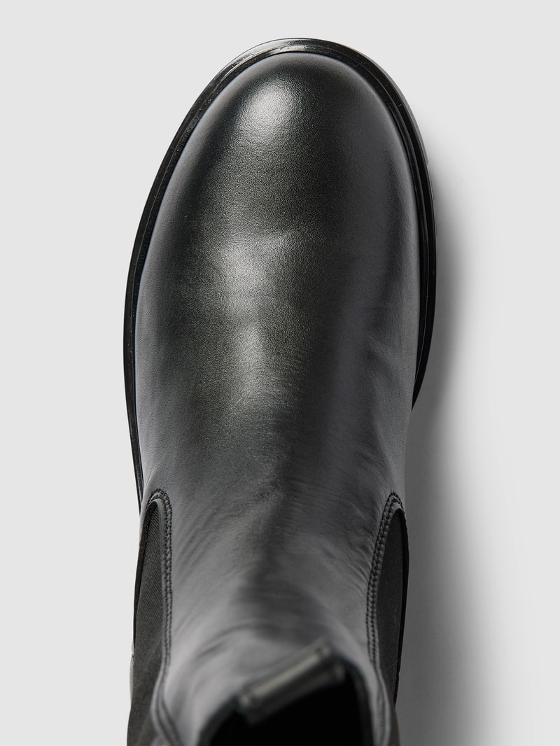 Chelsea Boots mit Label-Detail in schwarz