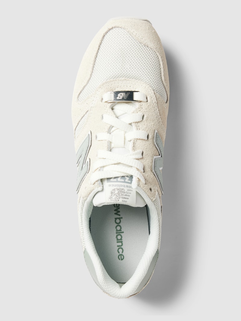 Sneaker mit Label-Detail in beige