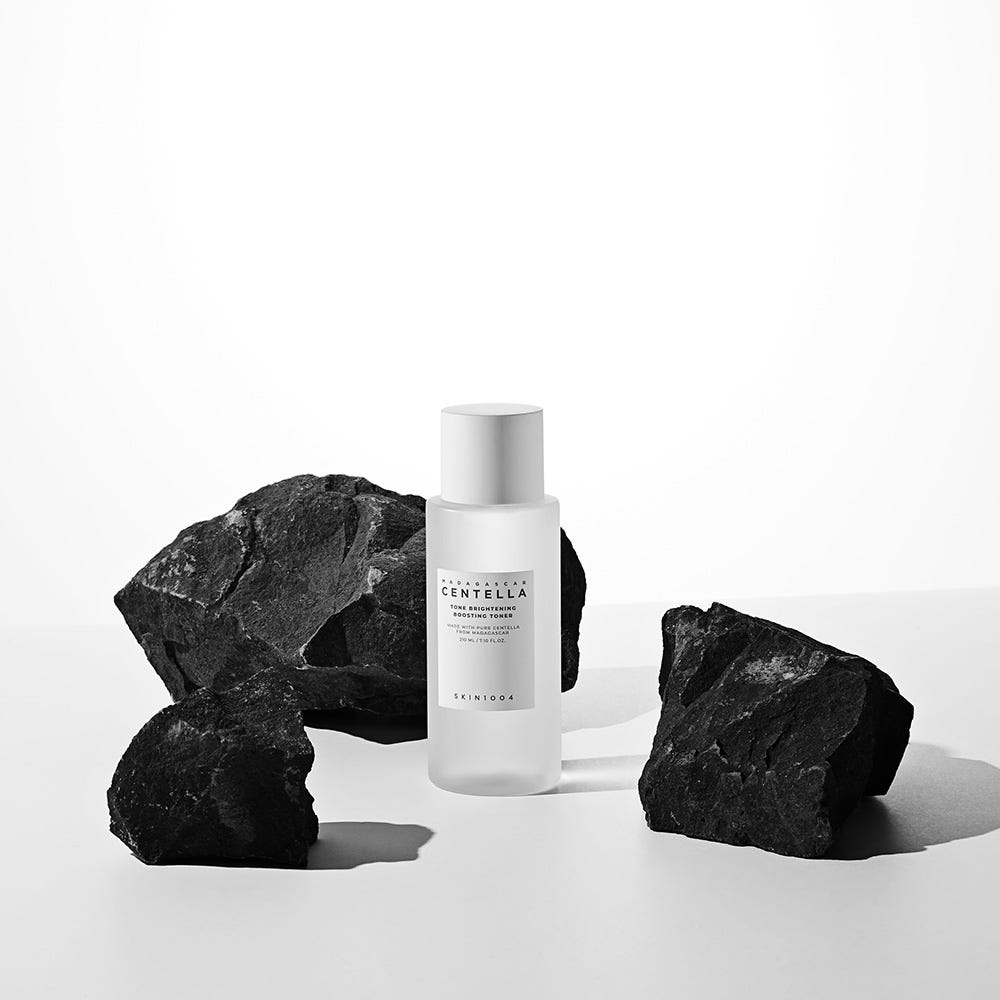 SKIN1004 Madagascar Tone Brightening  Boost Toner 210 ml