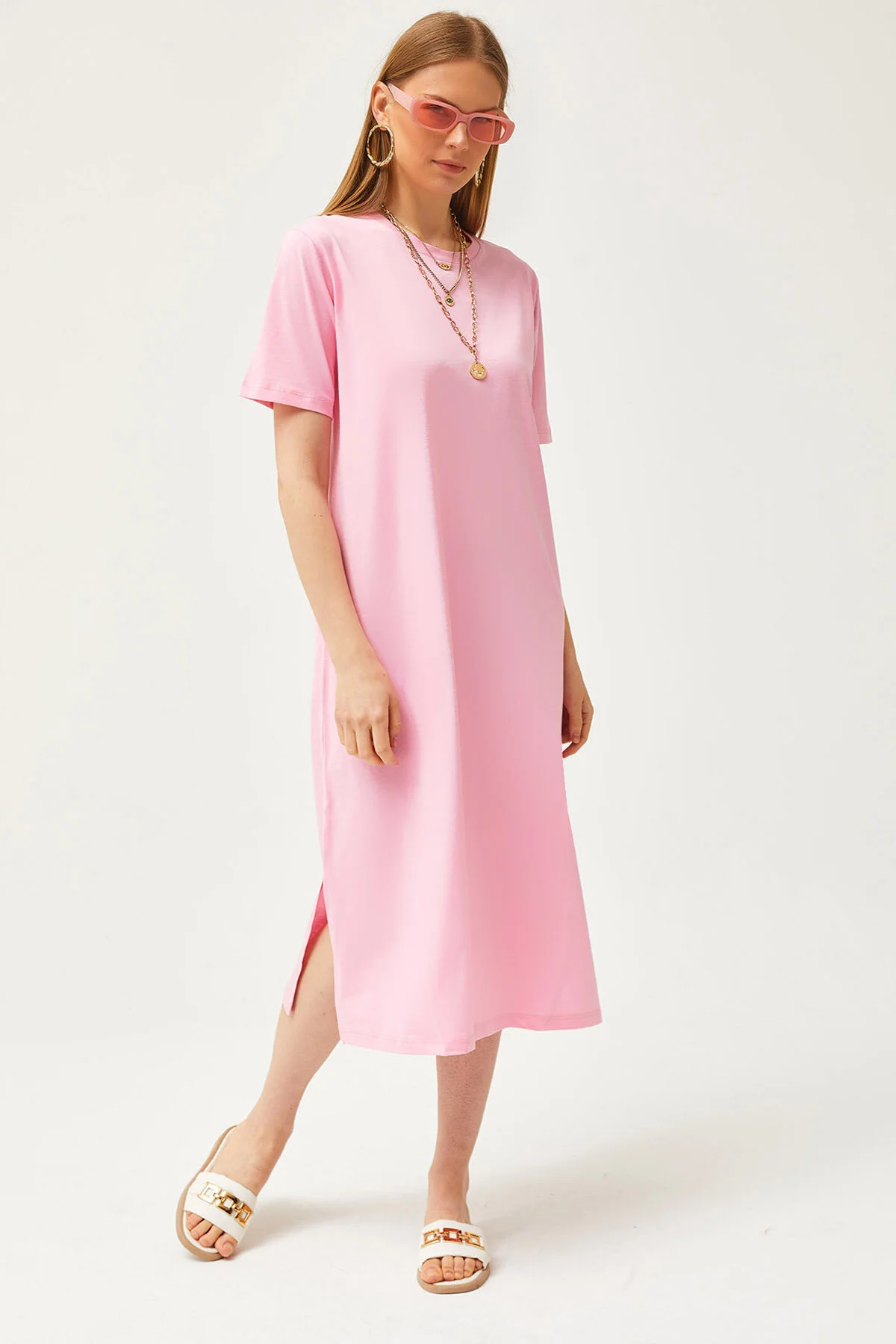 Olalook  Rosafarbenes Oversize-Baumwollkleid mit seitlichem Schlitz für Damen ELB-19001880