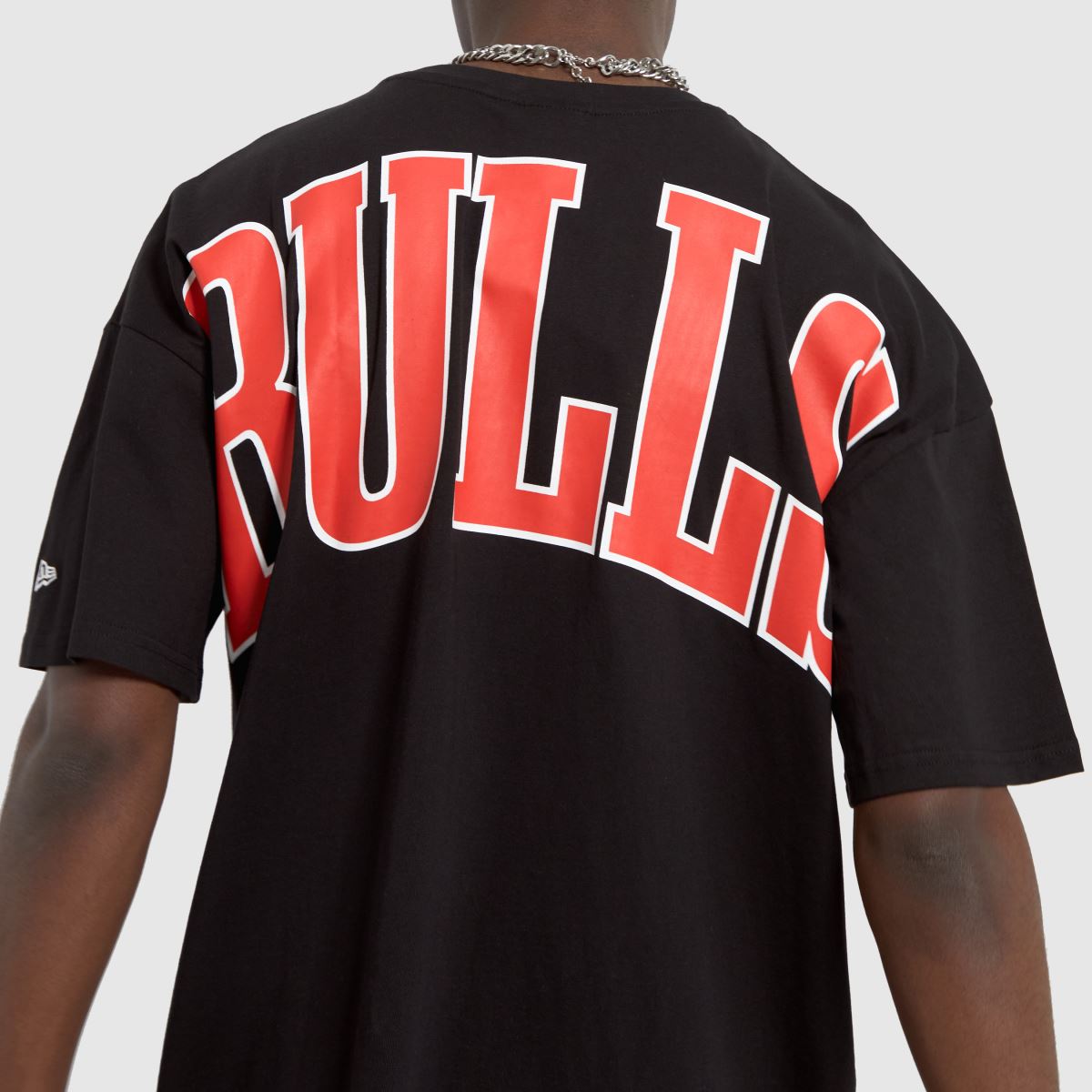 New Era – Svart t-shirt med infill-logotyp
