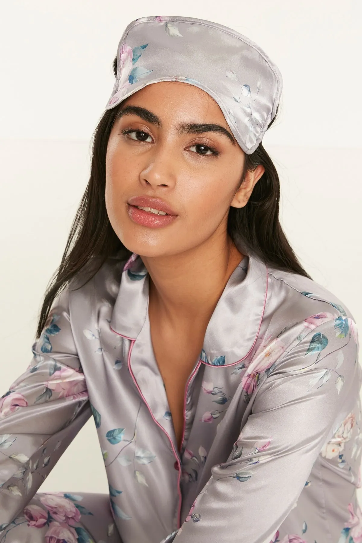 C&City  Gemustertes 7-teiliges Satin-Pyjama-Set 9550 Grau