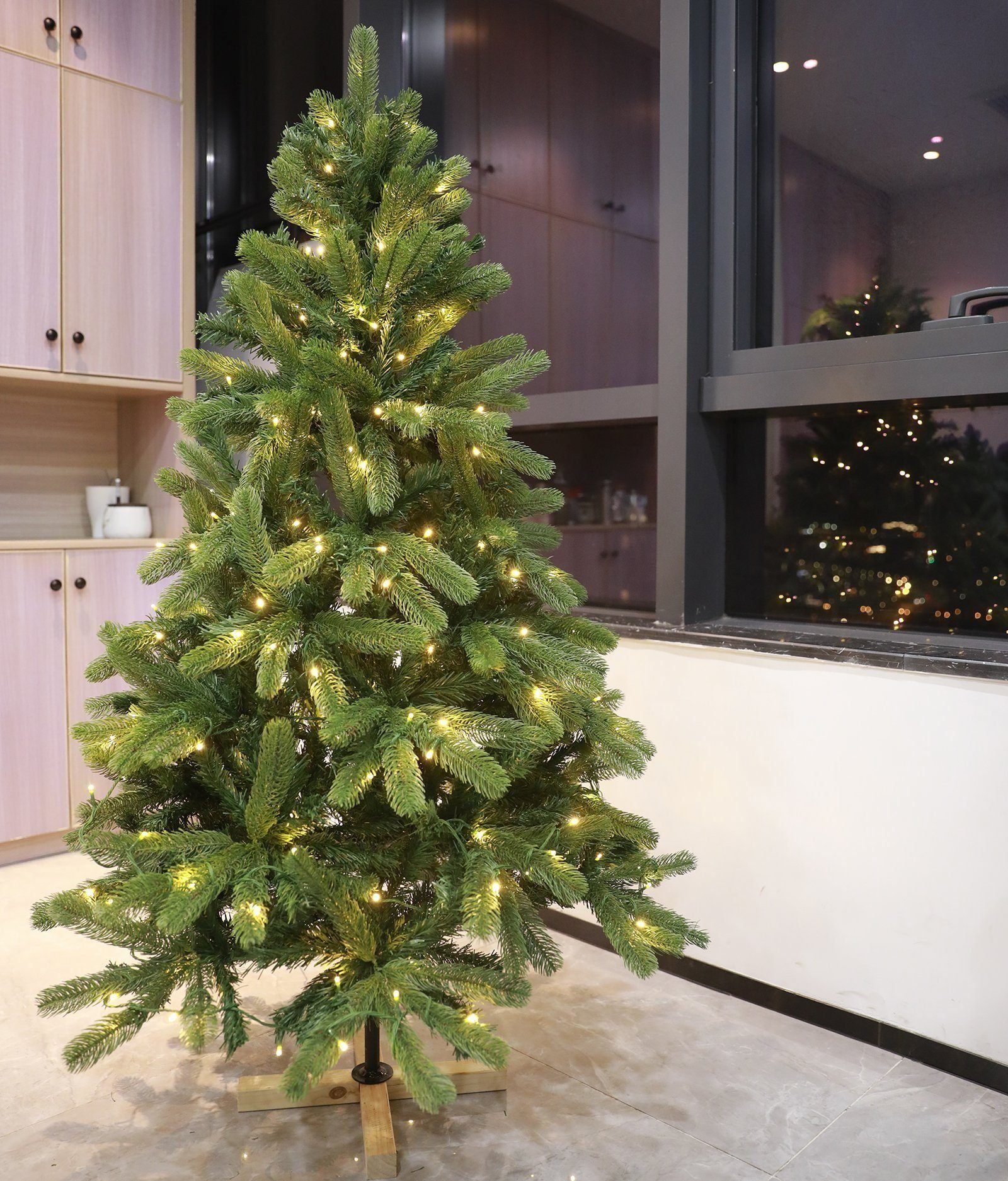 Sinaopus Künstlicher Weihnachtsbaum BG01 Tannenbaum mit beleuchtung, LED Christbaum, mit 1150 Spitzen und 400 Warm-Weißen LED, 180 cm mit Holzständer