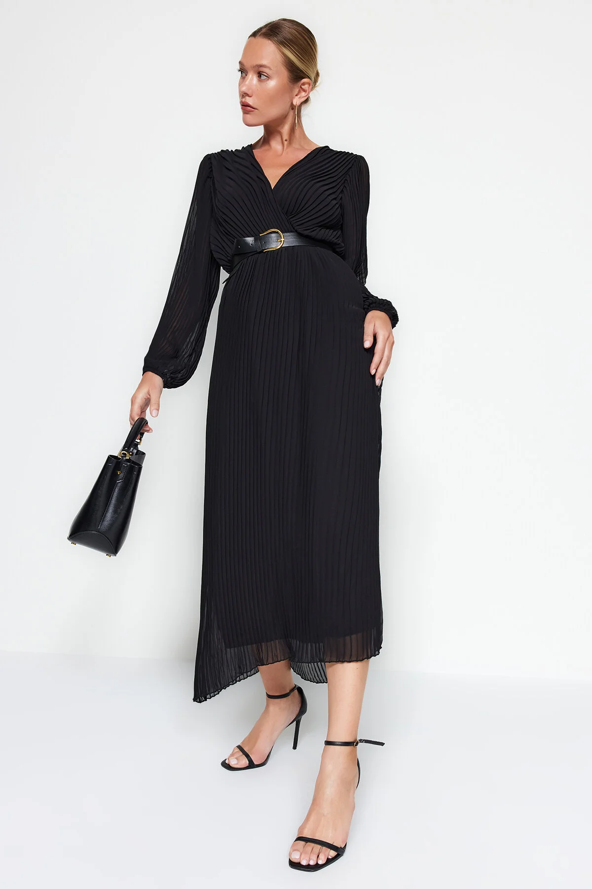 Trendyol Collection  Schwarzes A-Linien-Plissee-Maxikleid aus gewebtem Chiffon mit Futter TWOAW24EL00471