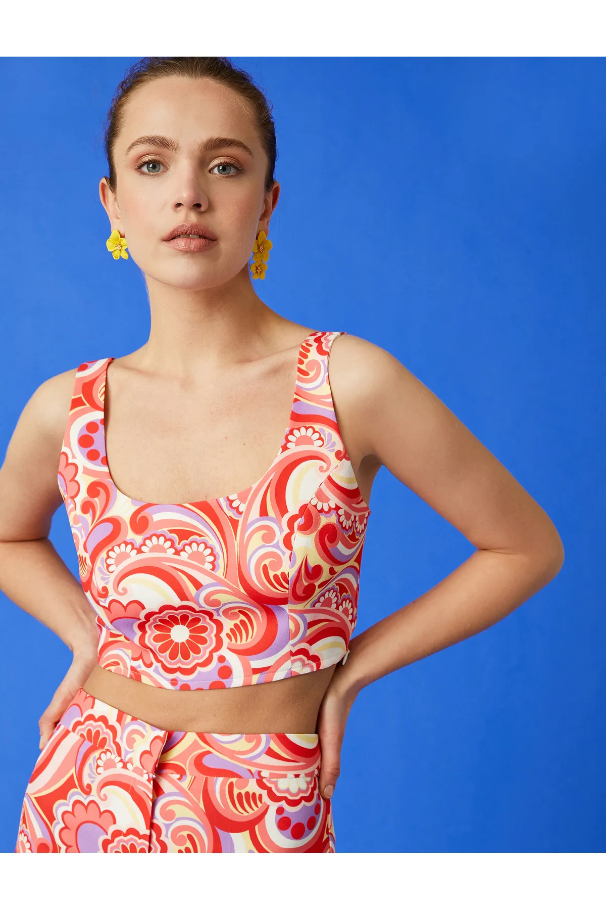 Koton  Gemusterter Crop-Athlete-U-Ausschnitt
