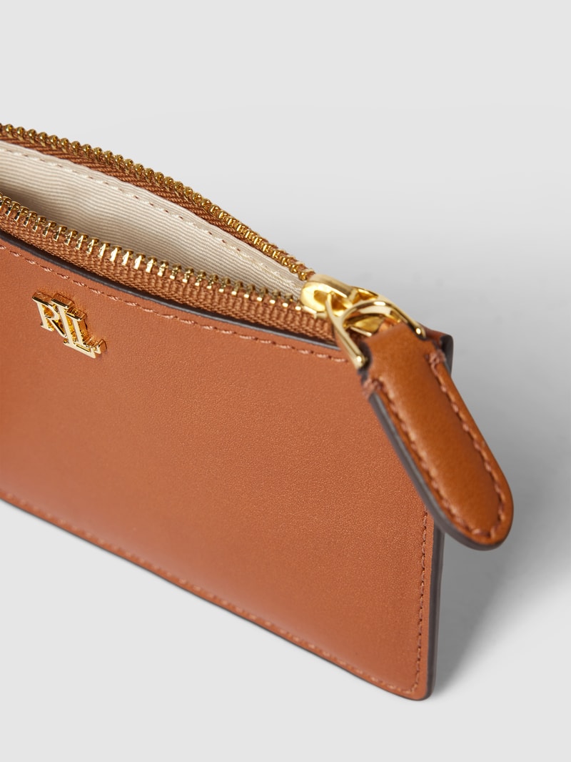 Kartenetui mit Label-Applikation Modell 'ZIP' in cognac