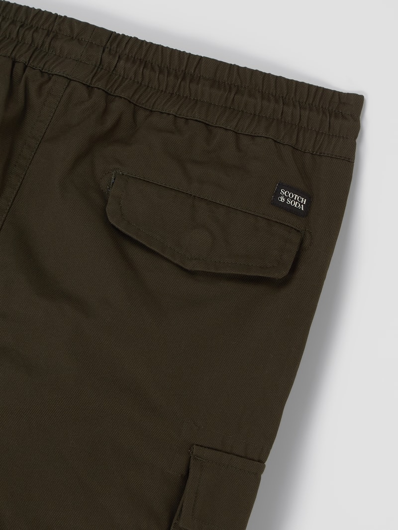 Loose Tapered Fit Cargohose aus Bio-Baumwolle in dunkelgrün