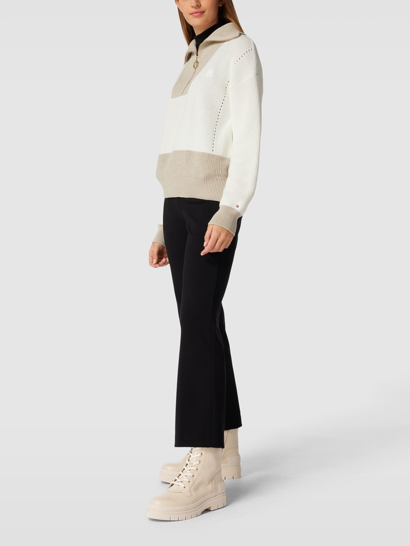 Schnürboots mit Label-Details in offwhite