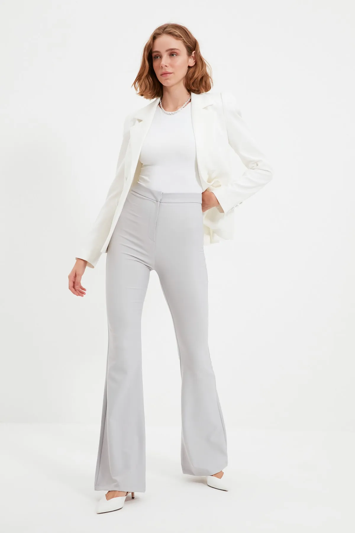 Trendyol Collection  Graue Schlaghose aus Webstoff TOFAW19BB0581