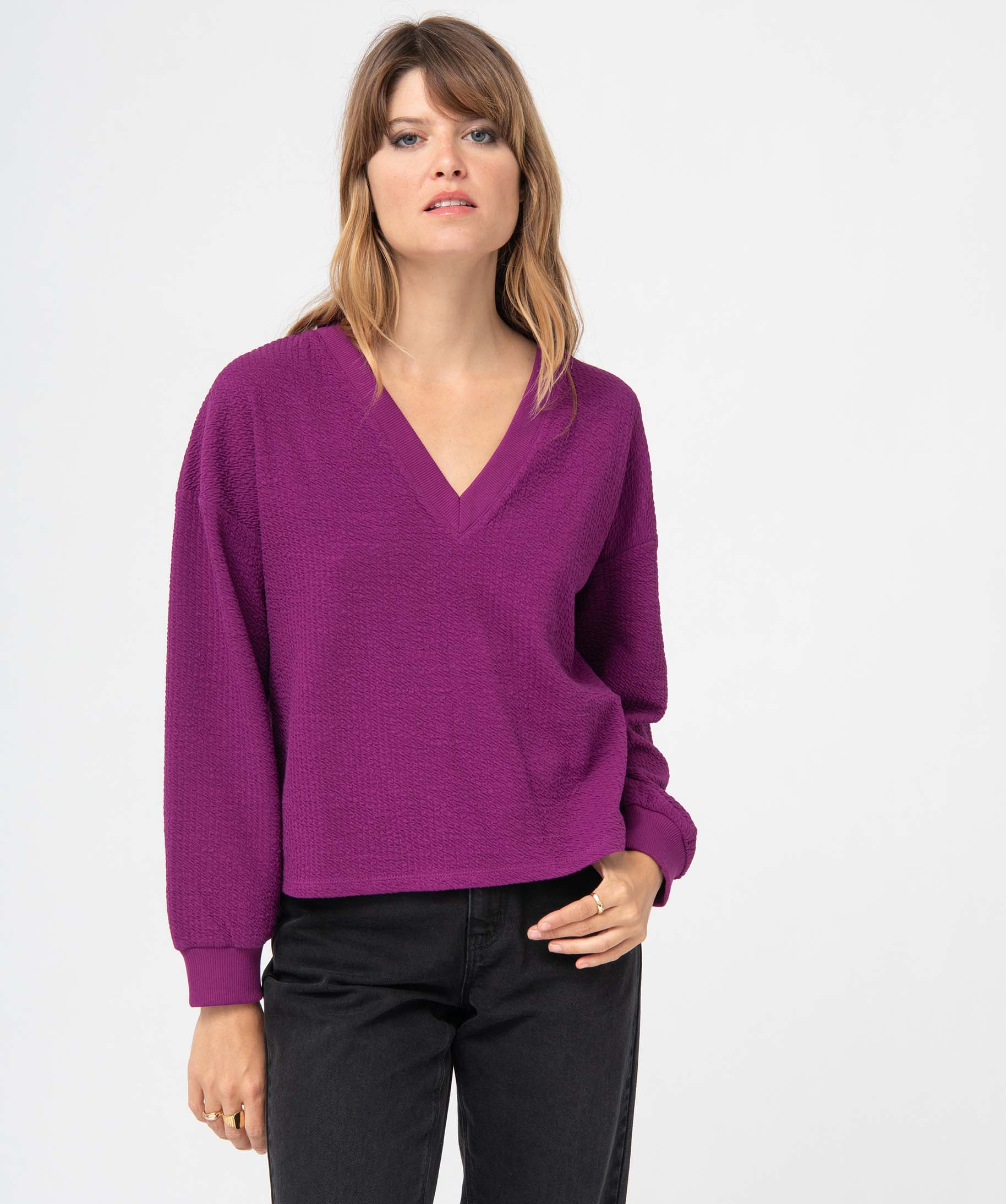 Sweat femme en maille gaufrée avec col en V rose | GEMO
