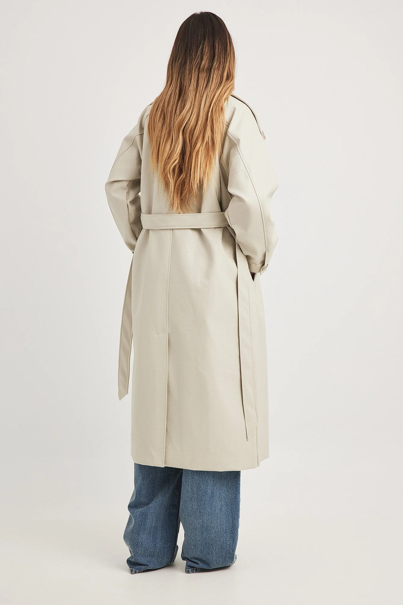 Trenchcoat aus Schlangen-Pu