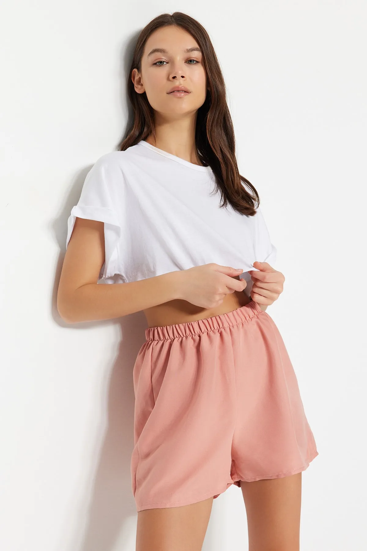 Trendyol Collection  Puder- Mehrfarbige Shorts aus Viskosegewebe im 2er-Pack THMSS23SR00020